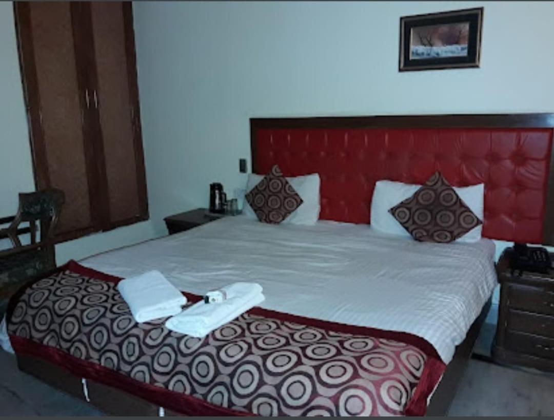 פורי Hotel Surya Beach Inn מראה חיצוני תמונה