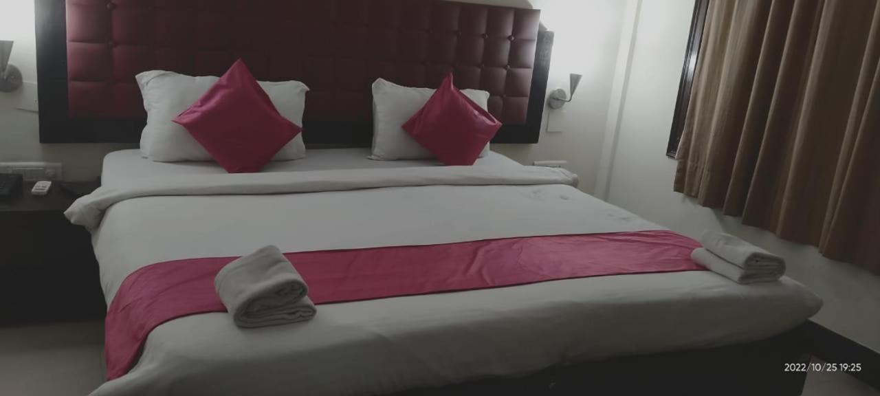 פורי Hotel Surya Beach Inn מראה חיצוני תמונה