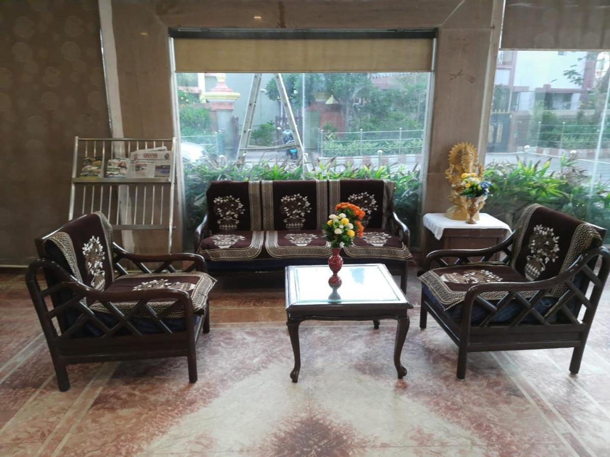 פורי Hotel Surya Beach Inn מראה חיצוני תמונה