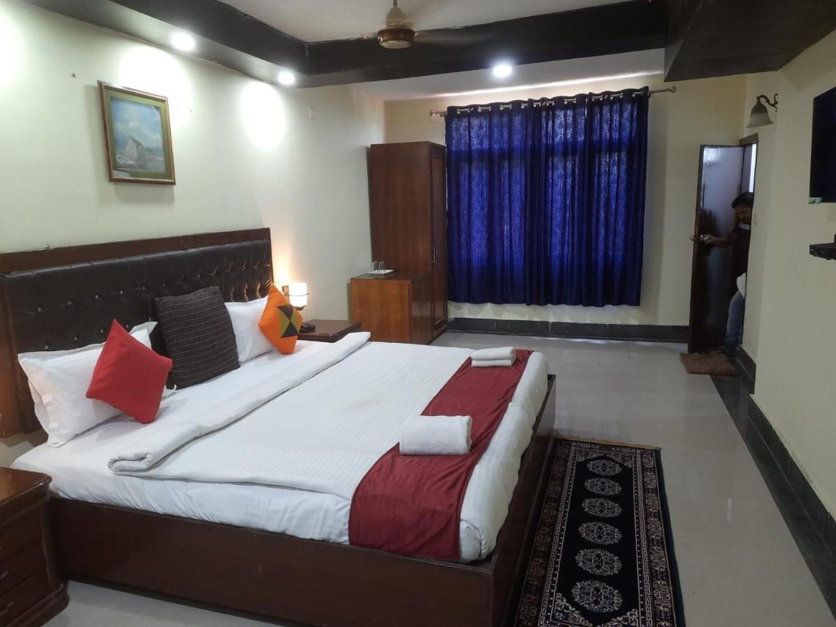 פורי Hotel Surya Beach Inn מראה חיצוני תמונה